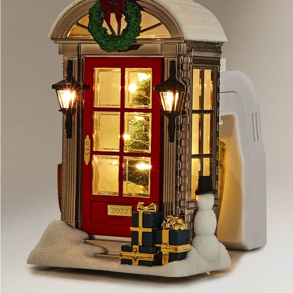 NWT BATH AND BODY HOLIDAY ENTRYWAY NIGHTLIGHT
Wallflowers Fragrance Plug - Picture 4 of 11